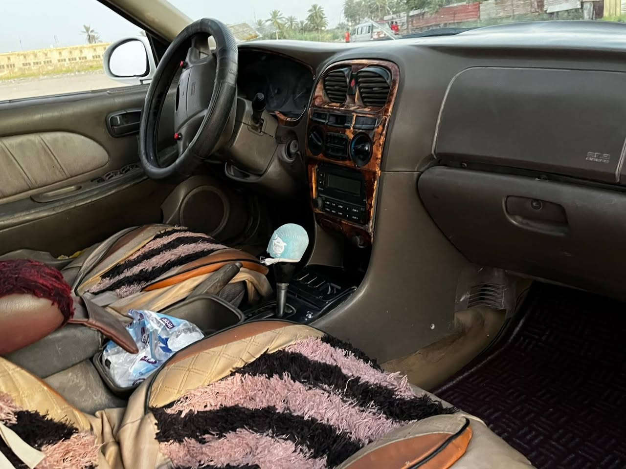 متاح سوناتا وفود
موديل 2000
مكينة 2700 سنه
رقم بغداد 
تبريد ثلج 
ترايك من الشمال الى الجنوب 
سعر 40 وبيه مجال 
رقم ***********
واتس اب
