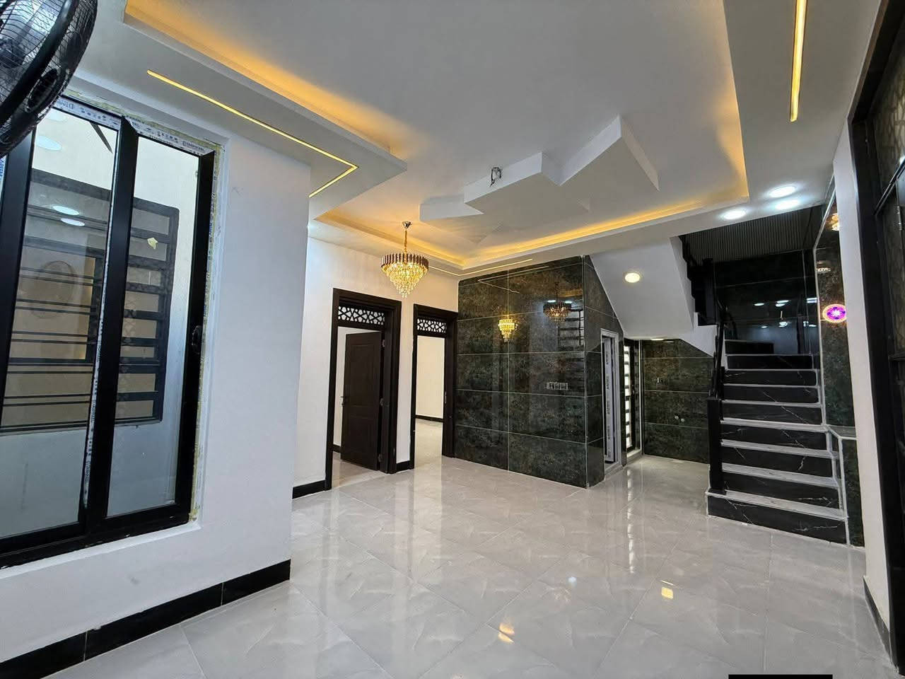 بيت  150 متر للبيع السعر 84وبي مجال✍🏻 العنوان النجف مقابيل قرية الغدير🟪
البناء طابوك وساس وصقف صب مسلح للستفسار ***********
