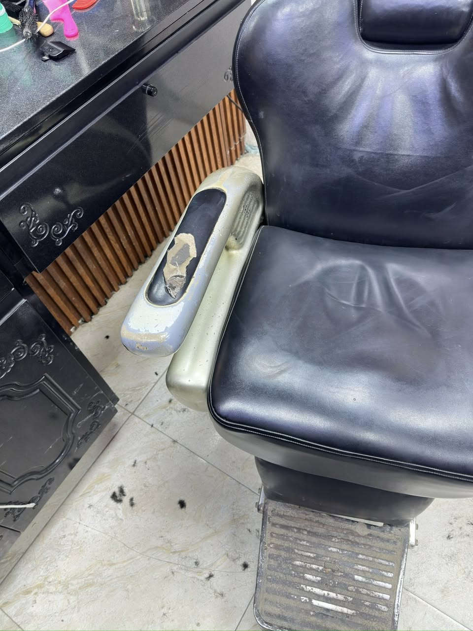 كرسي  نضيف جگات  جديد السعر مناسب جدا بغداد ***********
