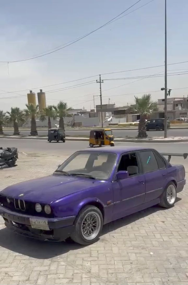 سلام عليكم بيءم  زعره لبيع سياره مكينه هسه شاده جديده مكينه خمسميه وعشرين صدر هسه شاده يساره خير من الله سنويه تصقط بل 27 راعيه موجود ثاني يوم تحويل مكاني بغداد مدينت الصدر سعر 27 رقم ***********
