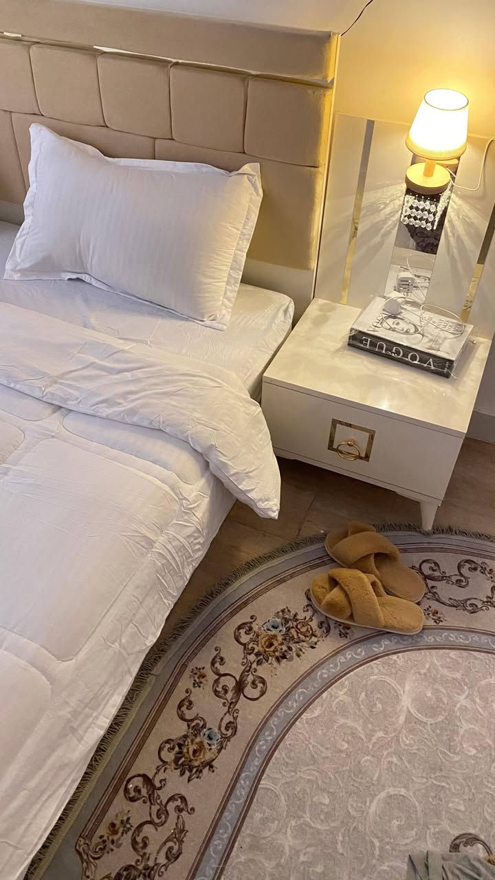 غرفة نوم خمس قطع كنتور ست بيبان وميز مرايه وجربايه وثنين ميوزه..سعر 550  الف .نظافه 100/100


**إذا كنت صاحب هذا الإعلان وتريد حذفه لأي سبب، رجاءا أرسل رسالة إلى الدعم الفني**