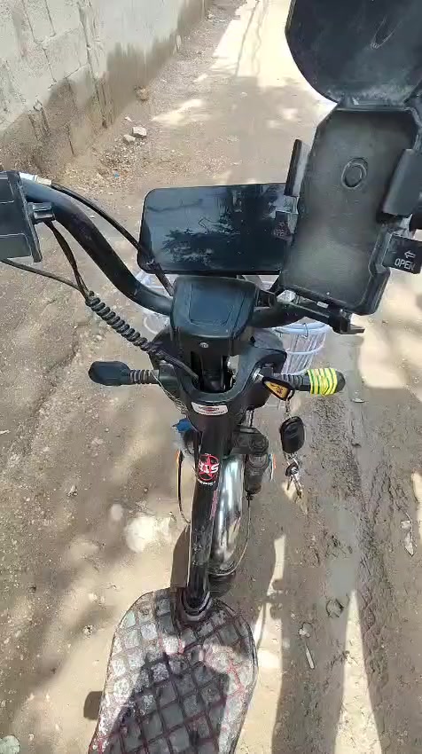 بايسكل شحن للبيع بصمه موديل 2025 عدد البطاريات 4 نظيف كلش سعره 350 وبي مجال للتواصل ***********4
