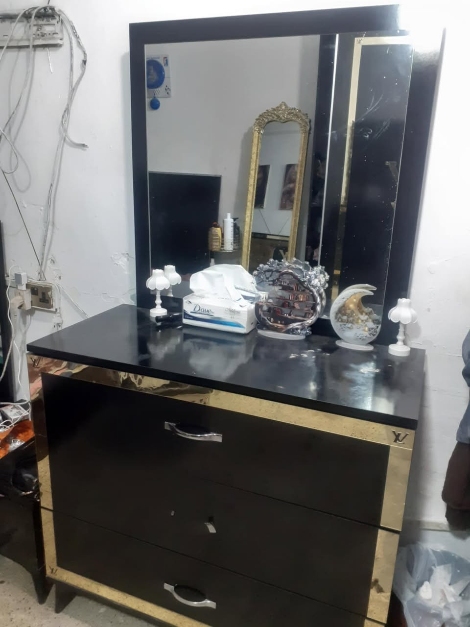 غرفه للبيع قيم واذا عجبني سعرك  تعال اخذها


**إذا كنت صاحب هذا الإعلان وتريد حذفه لأي سبب، رجاءا أرسل رسالة إلى الدعم الفني**