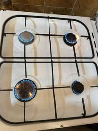 متاح طباخ 4 عيون شغال كامل مع ثلاجه نظيفه اي عيب ما بيها سعرهم 160 وال...