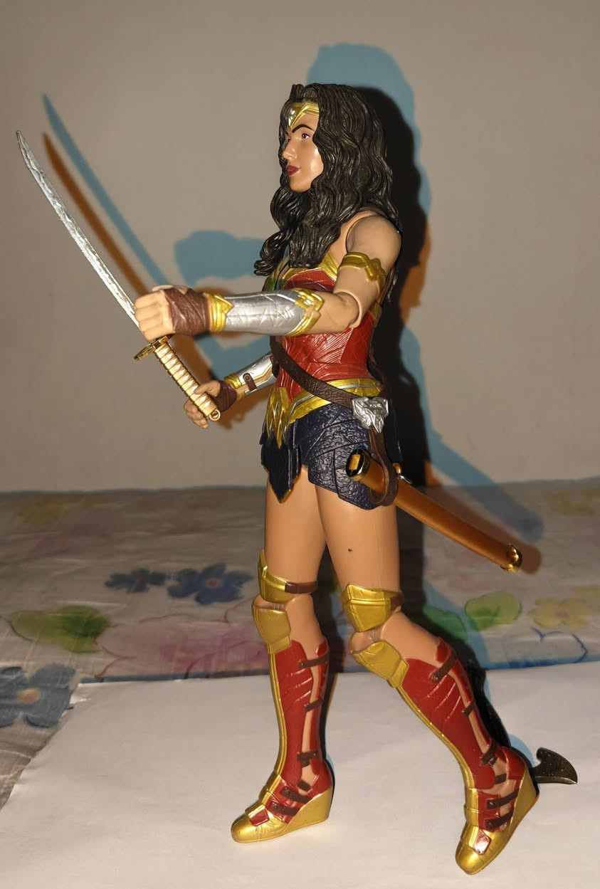 متوفر للبيع ...
مجسم شخصية وندر وومان من انتاج شركة Mattel مستوحى هذا المجسم من شخصية وندروومان في فلم فجر العدالة باتمان ضد سوبرمان ...يتميز هذا المجسم بوجود 20 مفصل قابل للحركة بصورة مرنة وسلسة وبتفاصيل دقيقة وحقيقية لشكل الممثلة في الفلم ...مزودة بسيف و حصان كبير جدا تفاعلي صوتي وثقيل مصنوع من مادة البلاستيك القوي والجلد ...حجم المجسم الطول 33 cm ...
للحجز مراسلة الصفحة


**إذا كنت صاحب هذا الإعلان وتريد حذفه لأي سبب، رجاءا أرسل رسالة إلى الدعم الفني**