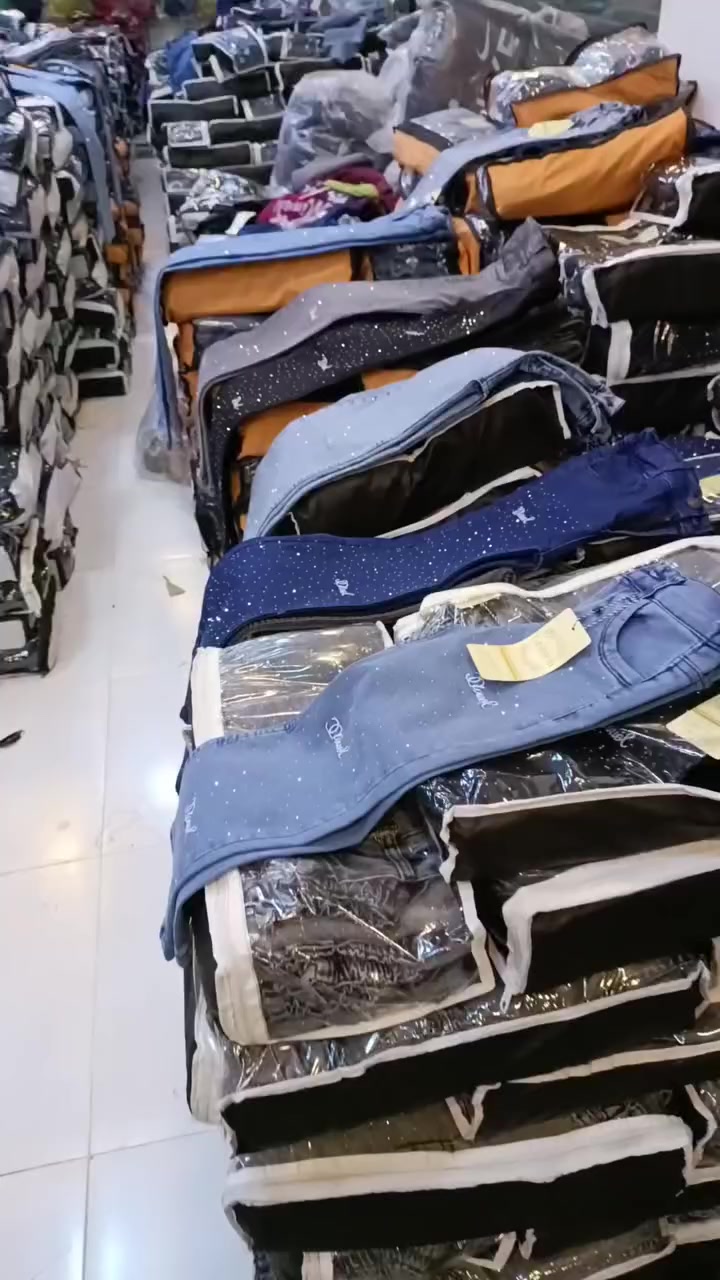 جملة جملة فقط جملة 
احـدث الموديلات وانسب الاسعار تلكوها يمنا 
ملابس بنطلون بوي كات محير وسط نسائي
تراكات البيع بالجمله فقط 
 باقي الصور والتفاصيل بقناتي التلي
 او راسلونا على الخاص
يوجد توصيل لجميع محافظات العراق 
الموديلات كاملة بقناة التلي وهذا الرابط باول تعليق


**إذا كنت صاحب هذا الإعلان وتريد حذفه لأي سبب، رجاءا أرسل رسالة إلى الدعم الفني**