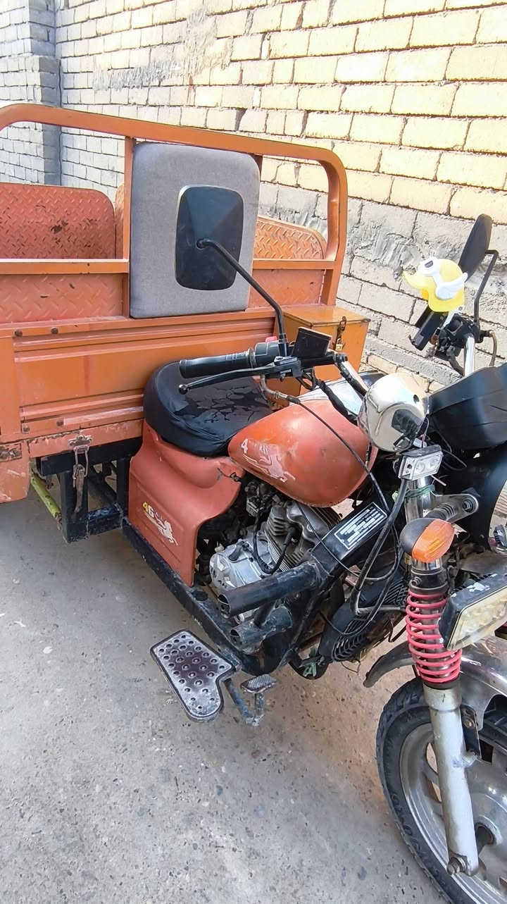 سلام عليكم اخوان ستوته فرس  لل بيع سنويه   كامله ٢٠٢٠ستوته نفس ما موضح بالصور نضيفه مابيه اي نقس اشاير شغاله لايتات ضفيره جديده بك لايت شغال عينه شغاله بس واير كيلو متر رباعي شغال سلف شغال مكاني بصره قضاء المدينه رقم***********
سعر ٣وبيه مجال قليل
