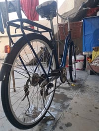 ورحمه الله بايسكل بناتي حجم 27 نظيف بحساس بس وايره مقطوع والكشن شويه م...