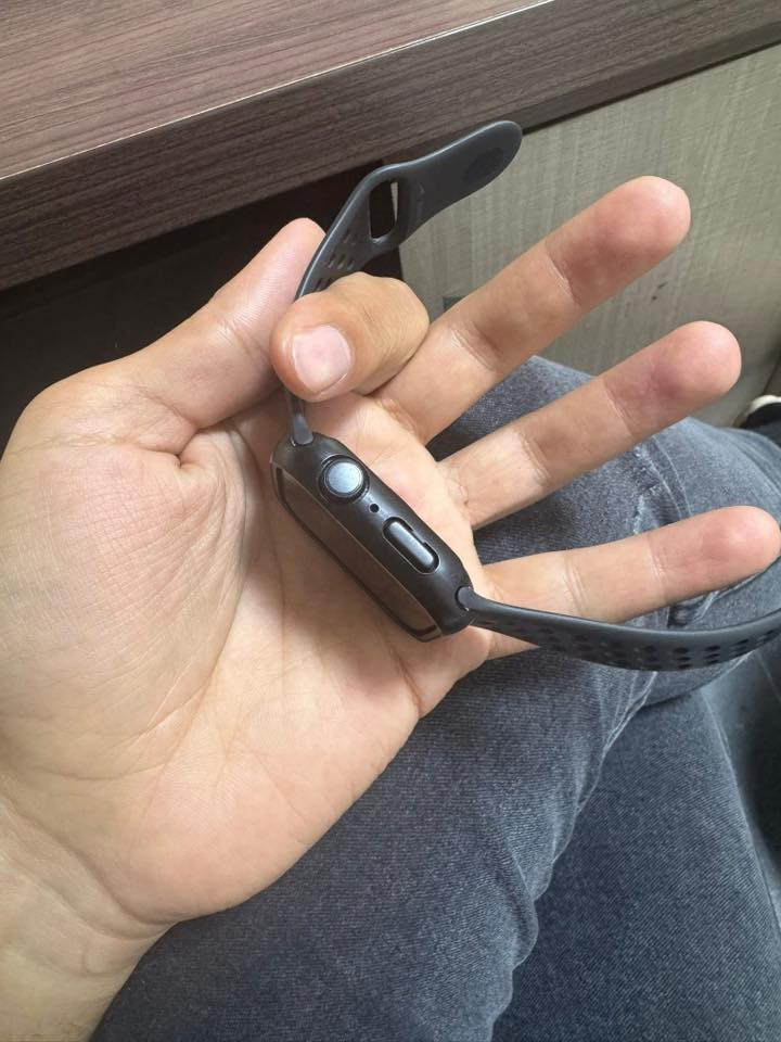 السلام عليكم عندي ساعه ابل الجيل السابع نايك ساعه بطاريتها 85؜ لون اسود عنواني البصرة القبلة 
***********
