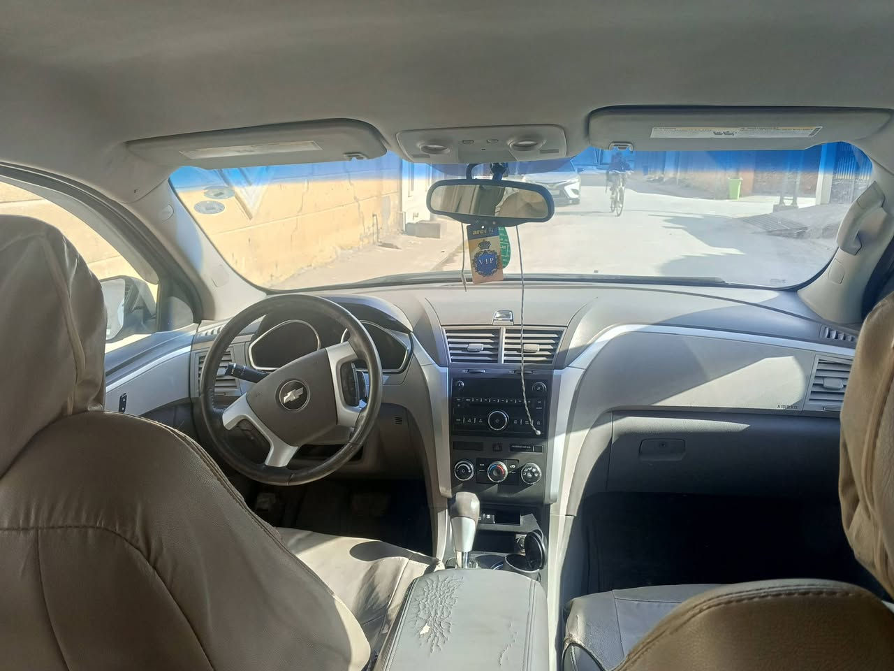 سلام عليكم للبيع
شوفرليت اترافس 7 راكب موديل 2010  مكفوله كفاله عامه عدا جاملغ الخلفي محرك وكير  كفاله  كسر الصندوك حداديه 100% تبريد 🥶+ تدفئه 🥵 تخم تاير جديد سياره على وضع الشركه رقم اربيل الجديد داخله هزه قبل اسبوع تحويل ثاني يوم مكانه فلوجه السعر 98 وبيه مجال 
الاستفسار اكثر اتصل
***********
***********
