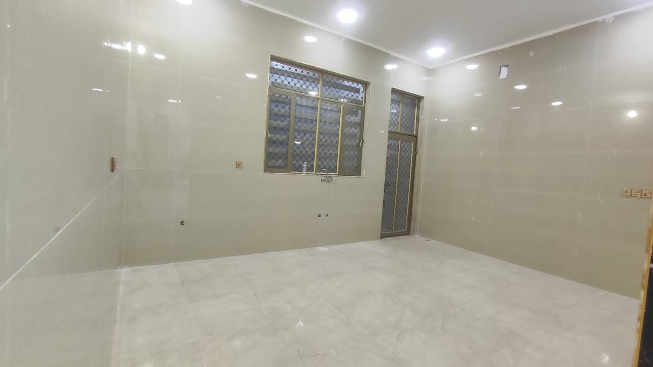 دار للبيع المساحه 200 متر بناء درجه اولى وحديث حي نهاوند 
الاولى على شارع 15 رقم الهاتف ***********
