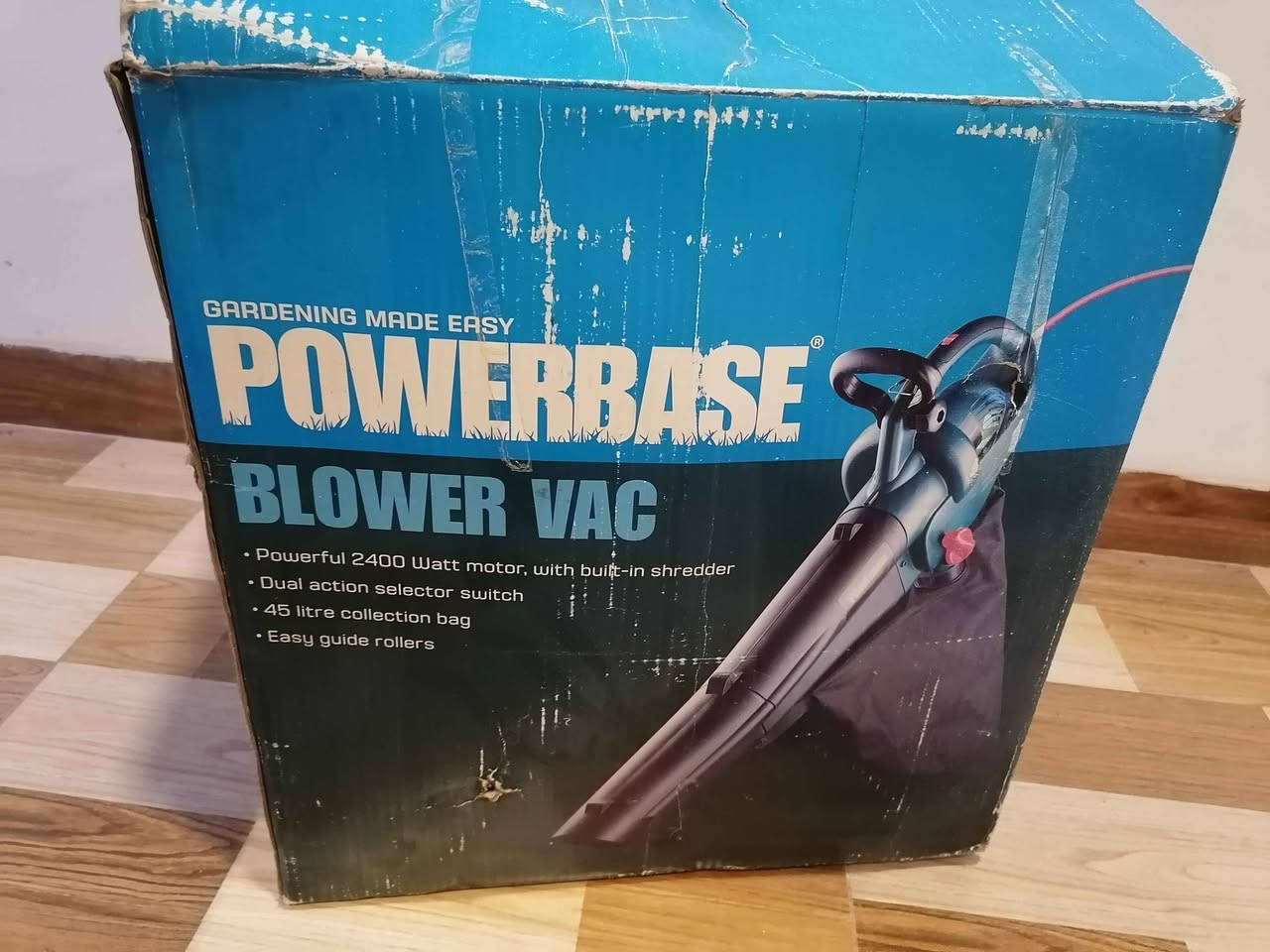 للبيع جهاز بلور عملاق نفخ وشفط نوع POWERBASE BLOWER VAC 
✅ قدرة 2400 واط ✅ نفخ وشفط مع كيس تجميع سعة 45 لتر ✅ مع الملحقات والصندوق الأصلي ✅ حالة ممتازة جداً  ✅ غير مستخدم نهائيا.... 
مناسب لتنظيف الحدائق والساحات الكبيرة  والأسطح.
السعر المطلوب: 125,000 دينار عراقي
للاستفسار يرجى التواصل على الخاص. موصل, نينوى


**إذا كنت صاحب هذا الإعلان وتريد حذفه لأي سبب، رجاءا أرسل رسالة إلى الدعم الفني**