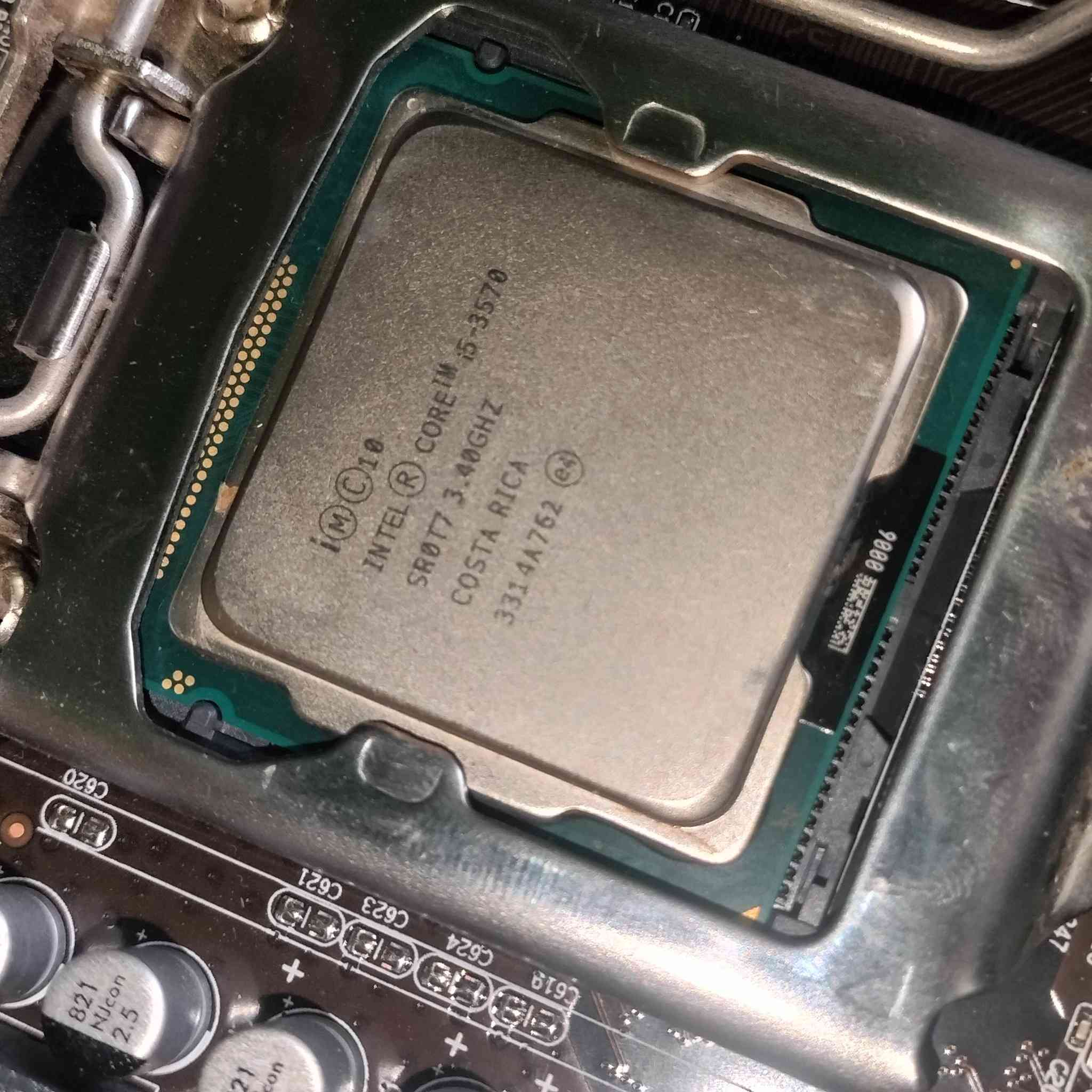 كومبو كامل سعر 40 الف
Core i5 3670
H61 
RAM 16 GB SAMSUNG 
شغال موجود توصيل


**إذا كنت صاحب هذا الإعلان وتريد حذفه لأي سبب، رجاءا أرسل رسالة إلى الدعم الفني**