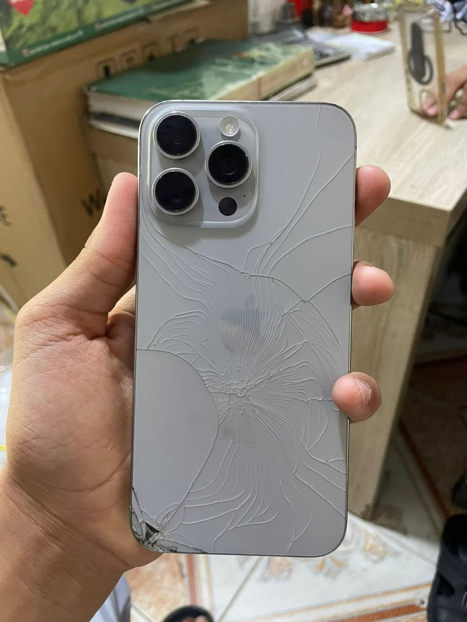 سلام عليكم آيفون 15 برو ماكس جهاز لوك مبدل بس شاشه. تفصيخ. يعني بلاد وضهر مكسور. وشرق اوسط شرط إنضافه سعره725وبي مجال للشراب للتواصل ***********. رصيد وتساب متواجد
