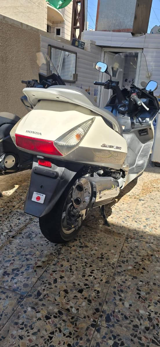 السلام عليكم دراجه سلفر ونج600 cc دراجه خير من الله مانقصها اي شي مكينه هاون ماشيه 30 الف مكاني بغداد الشعب السعر 21/  ***********
