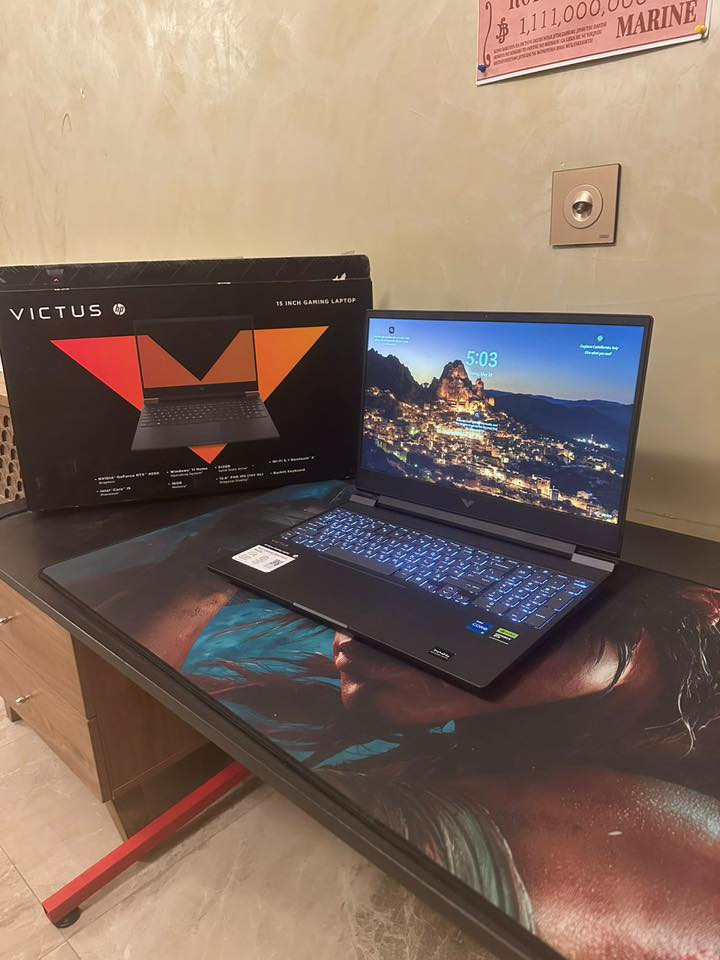 للبيع لابتوب كيمنك ومونتاج HP Victus 15.. أخو الجديد وبسعر ما يتفوت!🔥
النظافة 100% (استعمال شخصي خفيف جداً، لا شخط ولا خدش، مع الكارتونة الاصلية). 
اللابتوب بعده بضمان الوكالة تشتري وأنت مطمن 🤝.

الجهاز وحش مال ألعاب قوية ومونتاج بدون أي تعليك 
:
 HP victus 15 - fa2082wm
🔹 المعالج: Core i5-13420H (جيل 13 H قوي جداً)
🔹 كارت الشاشة: Nvidia RTX 4050 6GB (يشغل أحدث الألعاب وأقوى برامج المونتاج)
🔹 الشاشة: 15.6 بتردد 144Hz (سلاسة عالية)
🔹 الذاكرة (SSD): 512GB NVMe
🔹 الرام: 16GB
🔹 النظام: Windows 11 أصلي من الشركة
📌 السعر: 950,000  (قفل)
📍 المكان: بغداد 
الجهاز كامل مكمل والي ياخذه يدعيلي.

 للتواصل / *********** 📞

