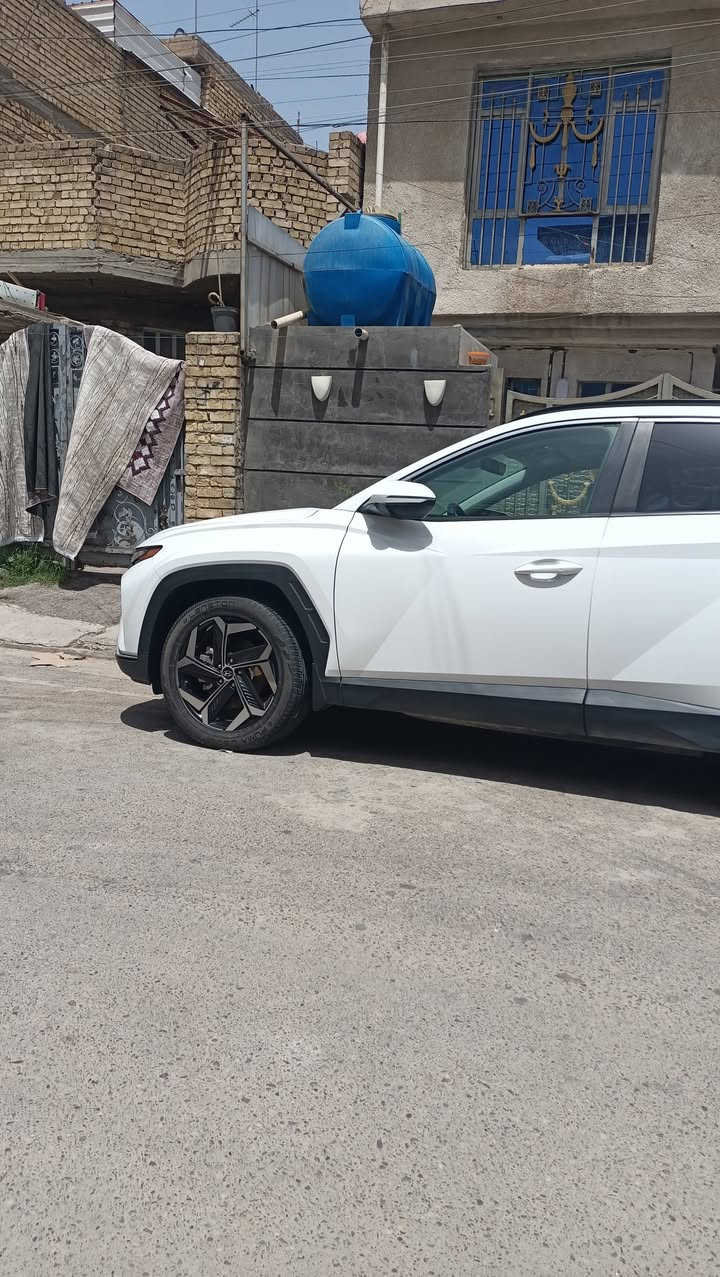 سلام عليكم توسان للبيع وارد امريكي فوال ٢٣ مكان السياره بغداد ***********
