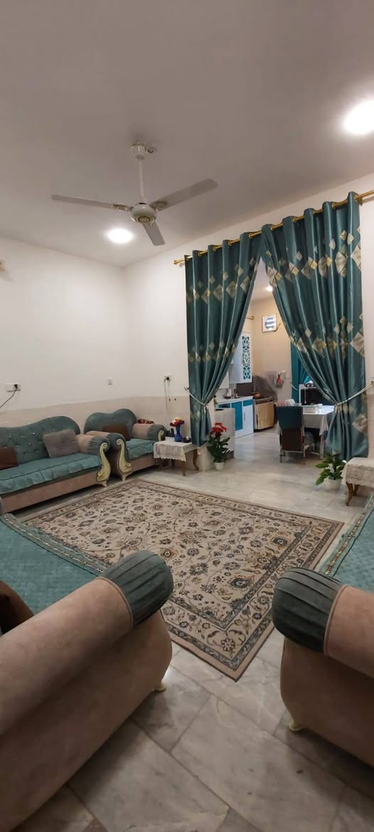 اللهم صلِّ على محمد وآل محمد
دار للبيع 200 متر حي الصحة خلف المدينة المائية بناء هذه السنة طابقين سند 25 بسمي يحتوي على 5 غرف نوم ارضية مرمر
كراج 7×5 
حديقة 5×6 
مطبخ 5×5
هول داخلي 5×5 
استقبال 5×5
مجمع صحيات مستقل كبير
غرفة 1..  5×5
غرفة 2..  5×5
والطابق الثاني 3 غرف نوم + صحيات + مطبخ
***********

