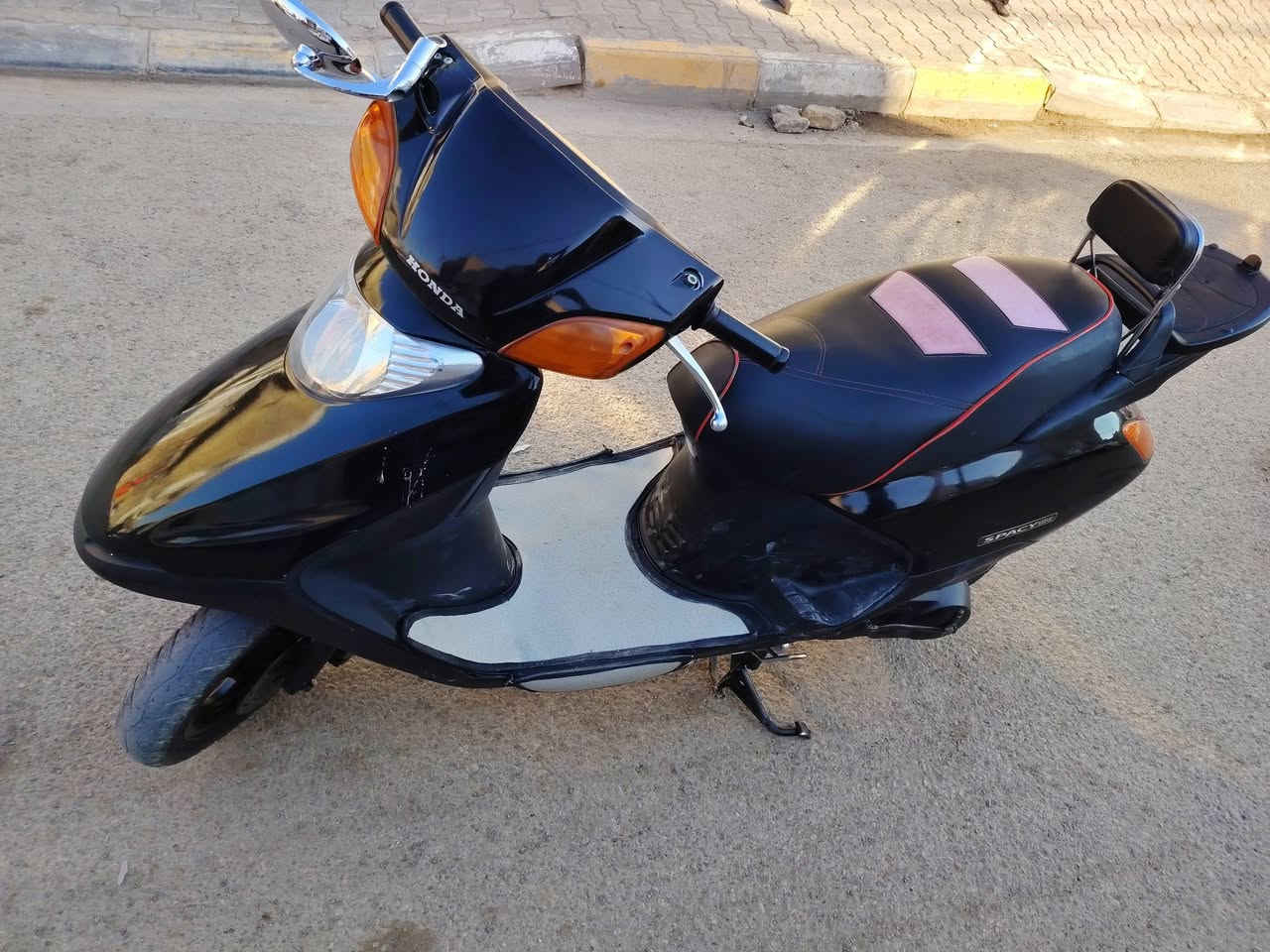 السلام عليكم
سبيسي ياباني مكفول كفاله عامه
كهرباء كله شغاله
زوج تايرات جديد
كفرات اصليه
مكاني كوت دور العمال
صالنصه رياضي اصلي 

***********
