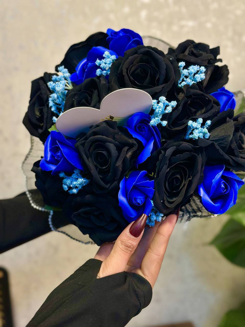 اجمل بوكي ممكن تشوفوها بمناسبة الفالنتاين 🌹🦋❤️

الورد لغة لا تفهمها إلا القلوب المحبة.. واليوم حبيت أهدي لقلبي قطعة من الجمال تشبه روحها. كل عيد حب وإنتِ النبض اللي يحييني ❤️🌹🦋.
بين رقة الورد ولمعة الفراشة، ضاعت كل كلمات الوصف.. كل عام وحبنا يزهر وما يذبل أبداً 🌹🦋💎
بين حُمرة الورد ونعومة الفراشة، حكاية حب ما تنتهي.. أقدملك قلبي قبل هديتي ❤️💍"

مع كارت عبر بهدية تحچي عنك 💌

🚘يوجد خدمة توصيل لجميع محافظات العراق 
للحجز والستفسار خاص


**إذا كنت صاحب هذا الإعلان وتريد حذفه لأي سبب، رجاءا أرسل رسالة إلى الدعم الفني**