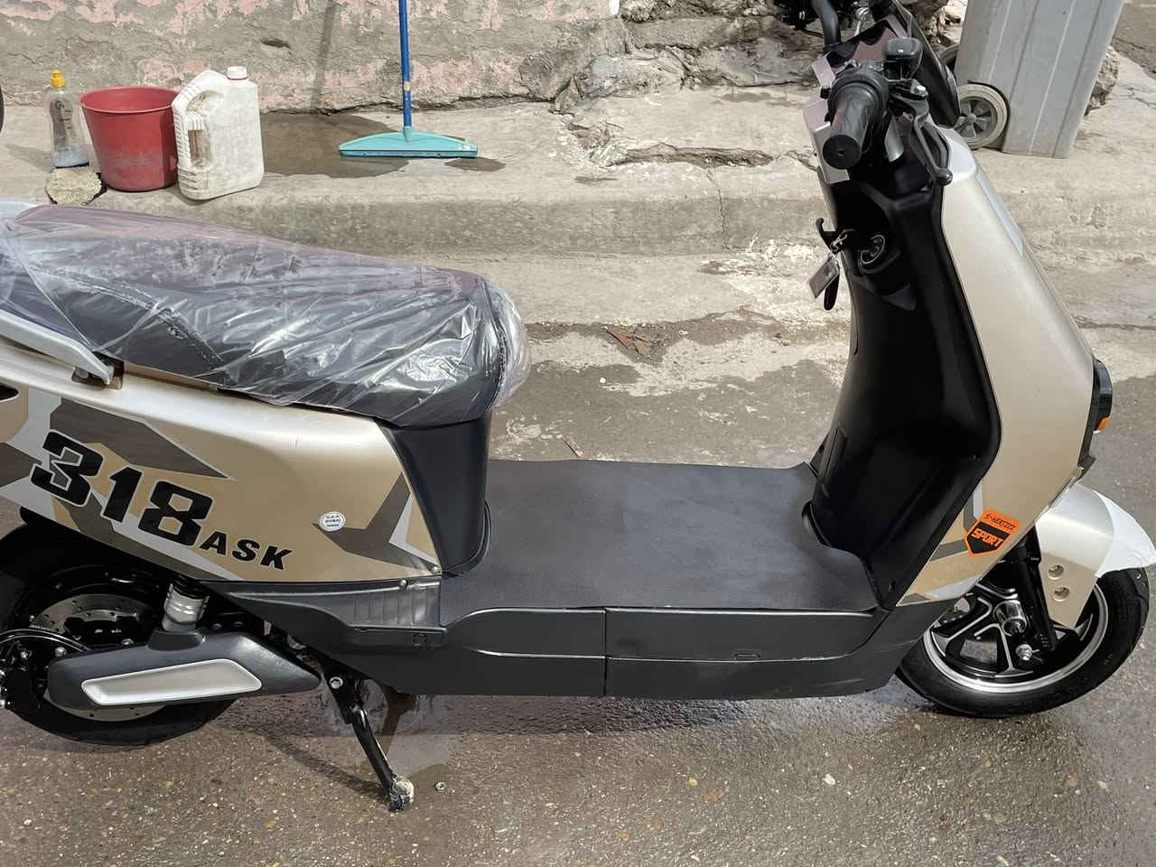 السلام عليكم دارجة 318
2025 
6 بطاريات جدد
قفل ستيرن 
انذار سرقه 
لايت عالي ناصي 
منفذ يوسبي 
تشغيل كارت 
السعر 440وبيها مجال 
العنوان بغداد بلديات 
الرقم *********** مستعجل على بيع
