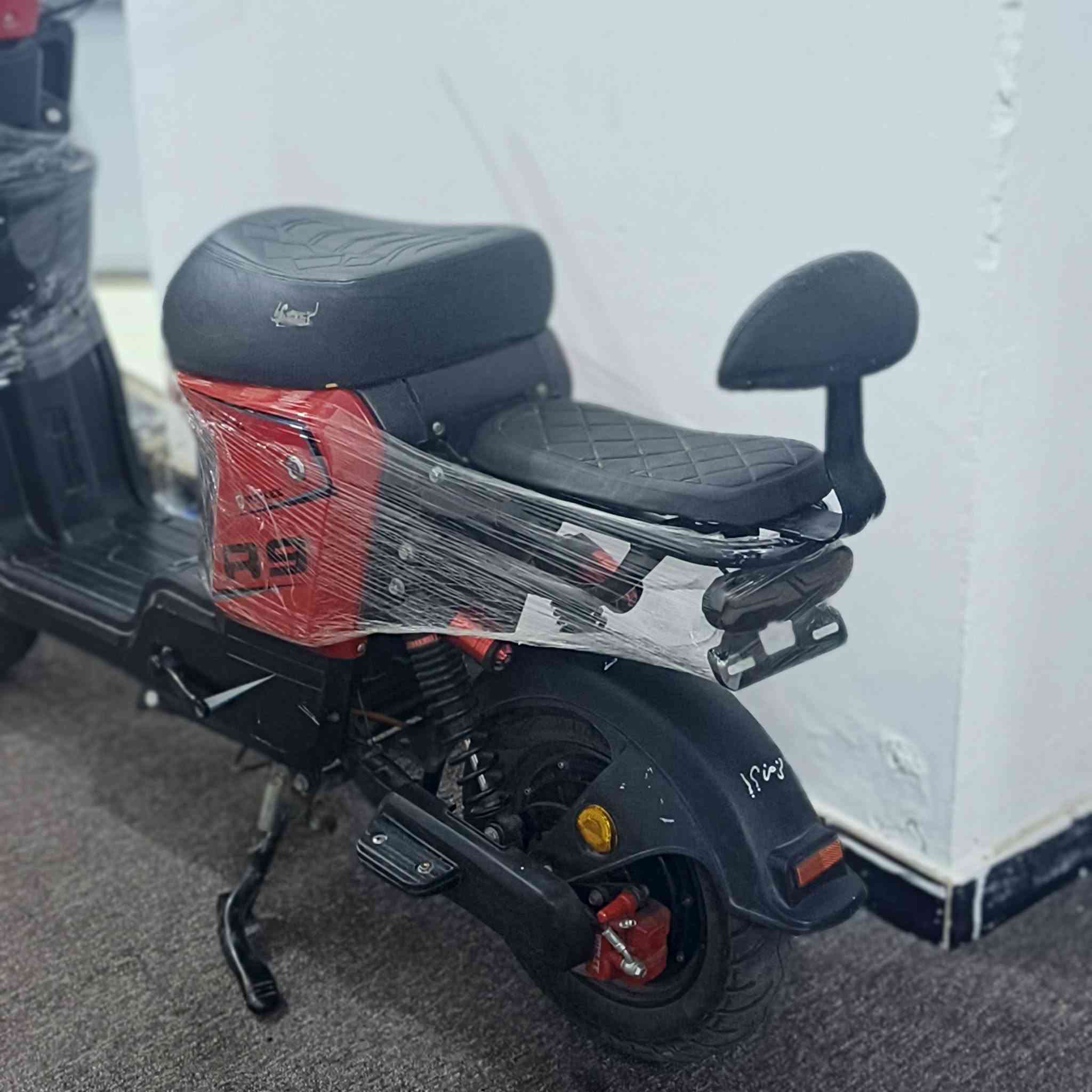السـلام عليكم
***********

دراجه R9
بطاريات 🔋جدد
مسجل
2024جديده الدراجه 
شاحنه بلاديه
سكليتر جديد

                        مكاني القبله حي القائم 
              السعـر:325وبيها مجال

