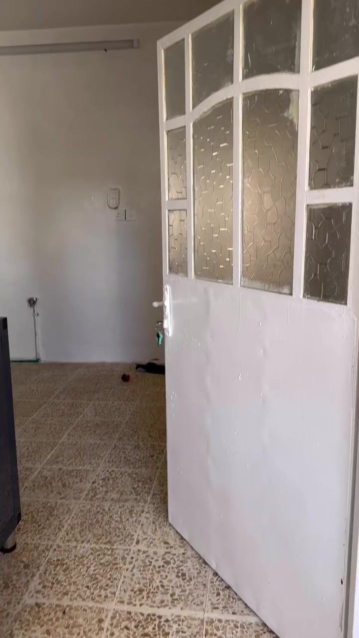 شقة للإيجار في حي البريد المصارف ، غرفتين نوم وصالة مع بيتونة ومطبخ واسع وكبير  للاستفسار اتصل على الرقم التالي ***********
