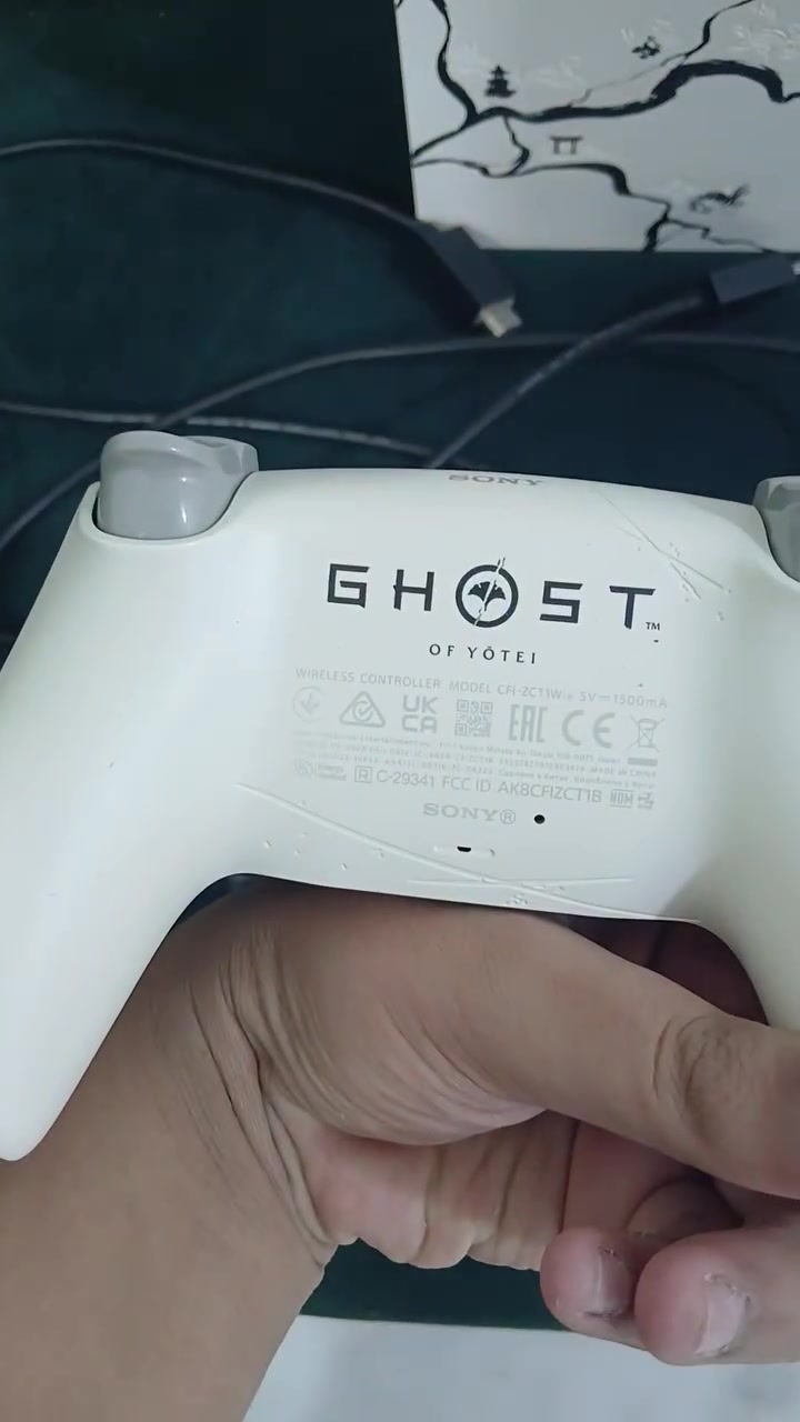 🔥 للبيع PS5 نسخة أمريكية - موشم Ghost of Yōtei 🔥
🎮 بلايستيشن 5 نسخة أمريكية
💾 سعة 1 تيرا
🎨 موشم بالكامل بثيم Ghost of Yōtei
🎮 وياه يد أصلية موشمة بنفس الثيم
📦 الكارتونة الأصلية موجودة
📅 استخدام 10 أيام فقط
✅ حالة ممتازة جداً ونظيف مثل الجديد
✅ كل تفاصيل الجهاز موضحة بالفيديو والصور
✅ الفحص والتجربة قبل الشراء
✅ بدون أي أعطال أو مشاكل
📦 الملحقات: • يد أصلية موشمة
• الكارتونة الأصلية
• سلك HDMI
• سلك الكهرباء
• سلك شحن اليد
📍 المنطقة: (الأمين الثانيه شارع النواب امام معجنات نوتيلا كيك)
💰 السعر: 1,050,000 دينار عراقي قابل للتفاوض بالمعقول
📞 للاستفسار: (***********)
الجهاز شبه جديد واستخدامه خفيف جداً، والموشم يعطيه شكل مميز وفخم. كل شيء موضح بالفيديو والصور حتى يكون المشتري مرتاح ومطمئن. البيع للجادين فقط، والله يبارك لصاحب النصيب 🌹🤝.
