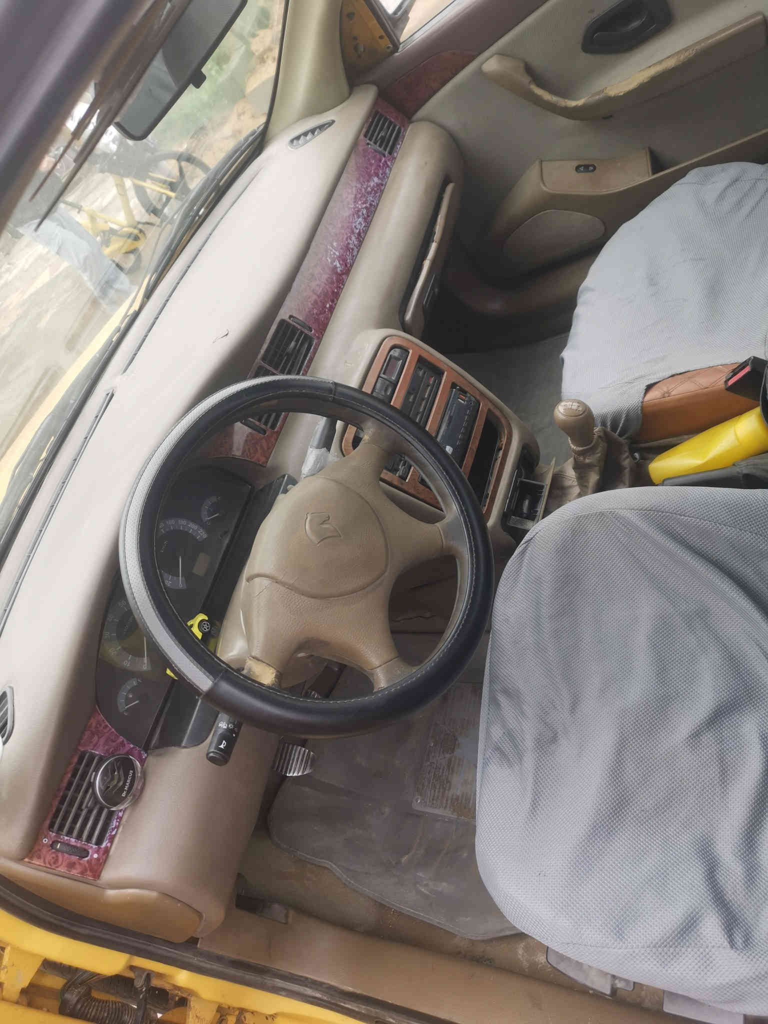 السلام عليكم
سمند ٢٠١١ رقم بغداد اجرة سنوية لل ٣٠
كير ومكينة وكهربائيات كلهن مكفولات وتبريد ❄️ ثلج
صدر جديد
تايرات نظيفات
باتري جديد
داخلها نظيف
كشرها يرادله ترتيبات بسيطه 
تحويل مباشر
السعر ٣٢ ورقه
متواجد عالفيس او الاتصال على الرقم
***********
الرقم الاثير  بيه واتساب 
***********
