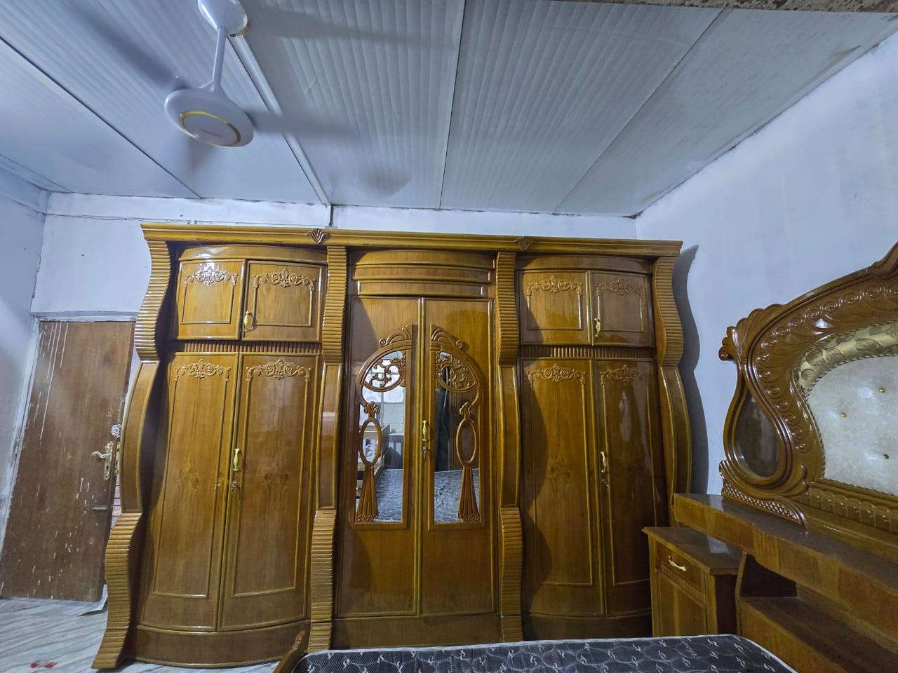 السلام عليكم غرفة للبيع اخت الباكيت سعر(مليون و800) وبيهه مجال عنوان البصرة قضاء المدينة ناحية الهوير هاتف ***********
