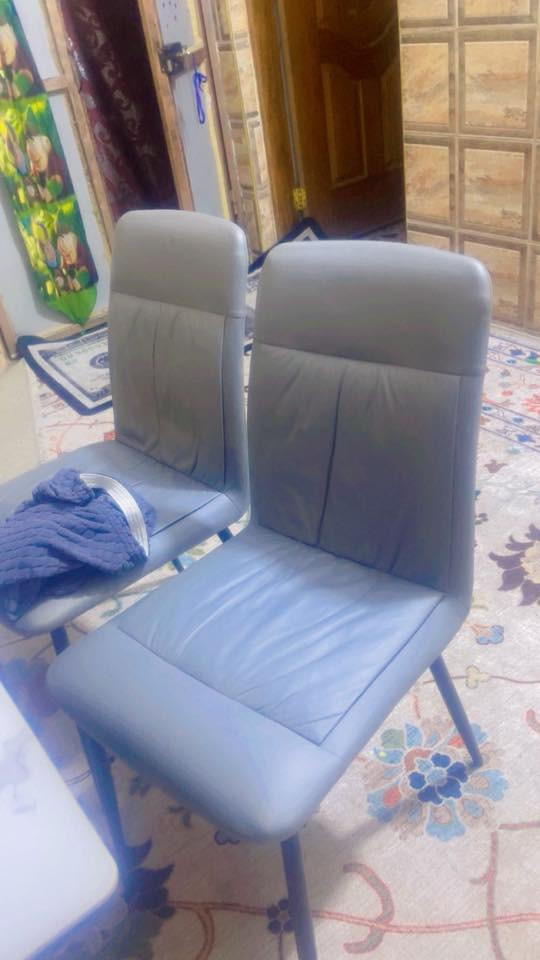 ميز طعام للبيع كولش جديد استعمال قليل السعر ب 250 ماخذته اني ب 400 المكان مدينه الصدر ‭0773 035 7101‬
