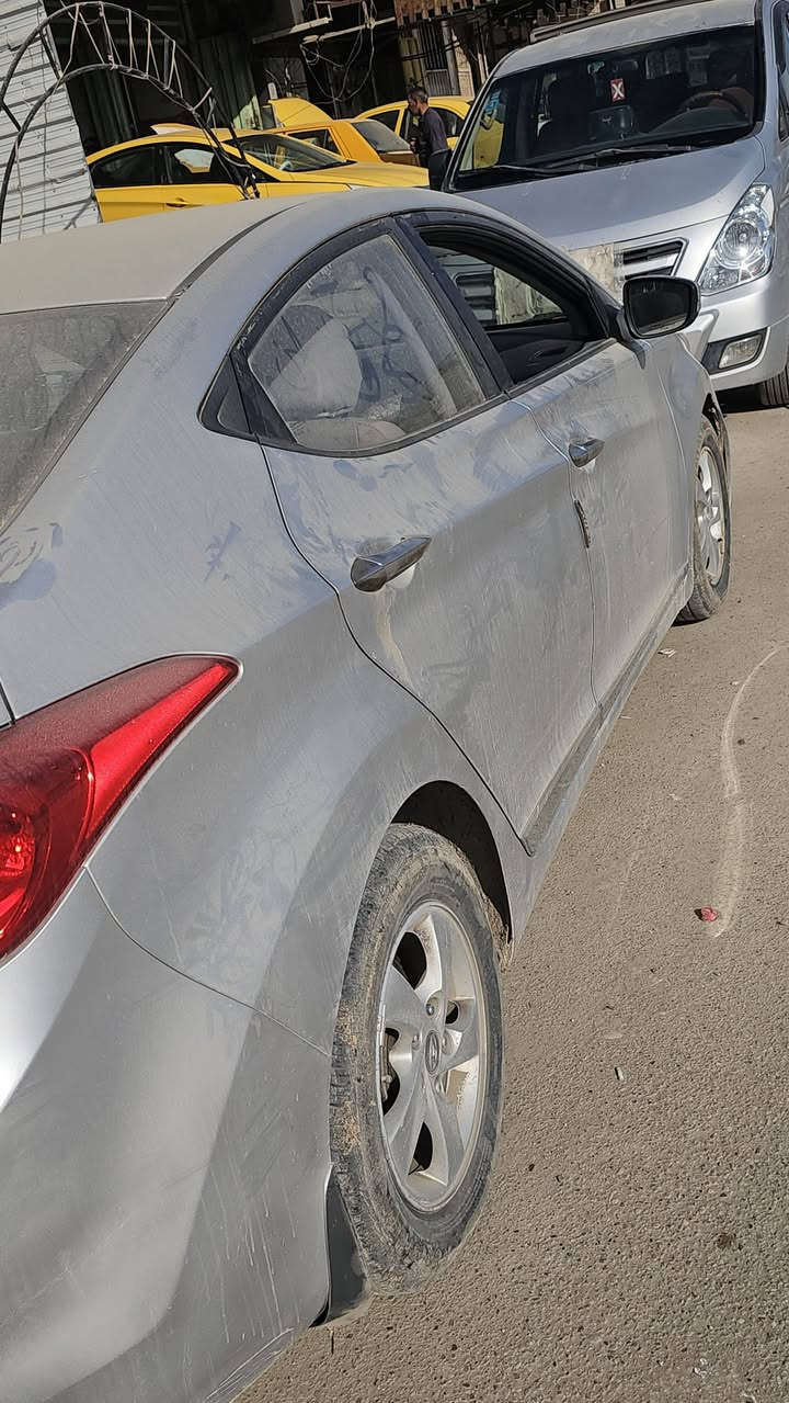 السياره مكفوله عده بارد قليل وصبغ كلش قليل بلجاملغ
السياره كلش نضيفه مال جناي ماناقصه برغي بس غسله عوزه
دوشمه وشاشه وحساسات كله جديد
السعر ٩٧ وبيه مجال قليل 
التواصل ***********
