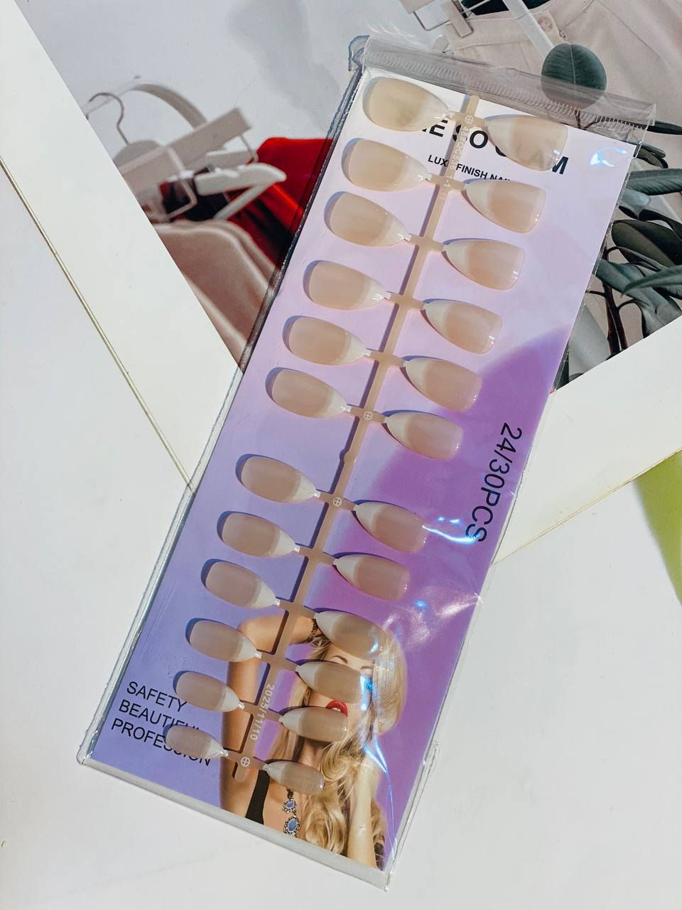 أظافر أكريليك جاهزة بأعلى جودة وفخامة! ✨💅 مظهر صالونات التجميل صار بين إيديج وبدقائق معدودة وبدون أي تعب! 🥰💖
المحتوى:
إذا تحبين أظافرج تكون دائماً مرتبة وأنيقة وبإطلالة طبيعية وراقية، وفرنالج هالمجموعة المميزة (Luxe Finish Nails) اللي تجمع بين السهولة والجمال! 🌸✨
📌 شنو المميز بهالمجموعة؟
 ستيكر لاصق مجاني مع كل علبة: يعني تركيب سريع وسهل وثبات ممتاز بدون ما تأذين أظافرج الطبيعية. 👍🔥
 ألوان ودرجات تجنن: متوفرة بعدة ألوان ودرجات نود ساحرة (الوردي الناعم 🌸، البيج الكلاسيكي 🐚، التدرجات اللحمية الدافئة ☕، والفرينش الراقي 🤍).
 العدد والمقاسات: العلبة تحتوي على (24 قطعة) بمقاسات مختلفة لتناسب شكل أظافرج تماماً وتطلع طبيعية 100%. 💯👌
 قوة ولمعان: مظهر أكريليك قوي ولامع يدوم وياج ويقاوم الحركة اليومية. 💪✨


**إذا كنت صاحب هذا الإعلان وتريد حذفه لأي سبب، رجاءا أرسل رسالة إلى الدعم الفني**