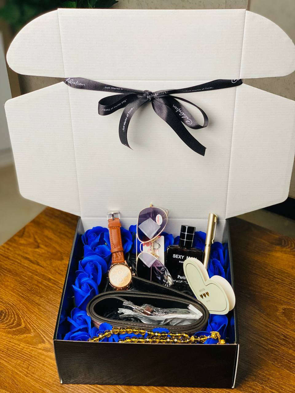 عيد الحب صار أسهل ويا هالاختيار 🎁💙
بوكس رجالي مرتب، أنيق، ويخبل 😍✨
ساعة فخمة ⌚️، عطر جذّاب 🔥، نظارة ستايل 😎، تفاصيل تكمل الهيبة 💼✨
ورد أزرق يضيف فخامة، وترتيب يحچي ذوق 💙🌹

إذا تحبين تهدين شخص غالي وتخلّين ابتسامته ما تفارقه 🥰
هذا البوكس يحچي عن حبچ بدون كلام 💌💙

عيد حب مختلف… هدية تظل بذاكرته ❤️‍🔥


**إذا كنت صاحب هذا الإعلان وتريد حذفه لأي سبب، رجاءا أرسل رسالة إلى الدعم الفني**