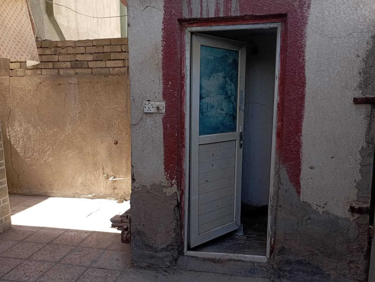 السلام عليكم مشتمل طابو صرف للايجار يفضل عائله صغيره 100متر طابقين غرفتين نوم وصاله ومطبخ كلدور صحيات كراج صغير سعر الايجار 300الف غير قابل للتفاوض مكانه الاكرمين قريب جدا على شارع ميزانية رائد الرئيسي قرب اسواق زيد الخفاجي رقم صاحب العقار ***********واتساب
