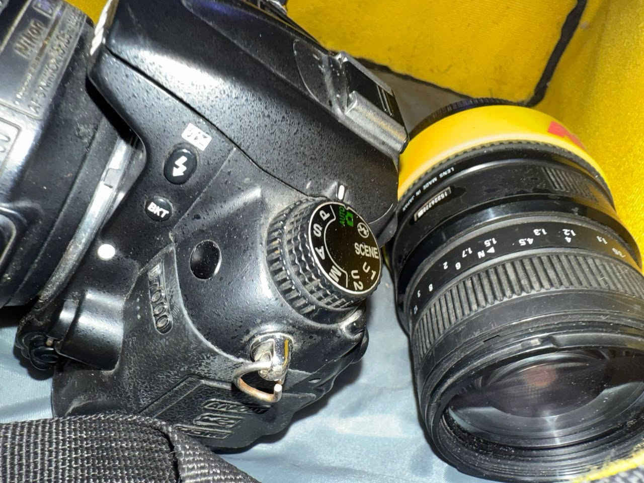 كاميرا نيكون D7000 كامل ملحقات مع عدسة رياضية اضافة للعدسة الأصلية للبيع للاستفسار  أو التواصل على الرقم ***********
