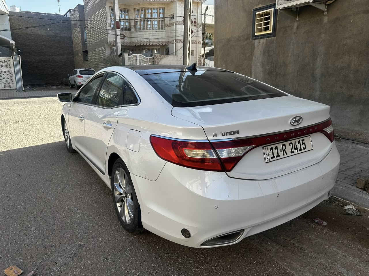 السلام عليكم هيونداي ازيرا 2013 خليجي محرك 2400 سلندر 4 منضومة غاز او بانزين السيارة منزل فديو شنو بيها صبغ 
بيها الصفحة صوب الصدر وبيها كارت بالجاملغ ثاني صوب السايق 
غير هذا مابيها شي مكفولة 
وحتى ماتعبك السيارة عايزة نواعم بسيطة كلش 
مثلاً درايمات امامية بس غير هاي ماعايزة السيارة ابد  

السيارة بيها منضومة غاز LPG
السيارة ماشية 138 الف كم حقيقي 
دواخل بيجي فول الفول عدة البصمة 
تبريد كير محرك كفالة شرط 
رقم بغداد انكليزي ومميز  اربع ارقام 
صاعدة هزة بشهر الـ10 السنة الفاتت يعني هزة جديدة وسنوية وارقام اني مسويلها ادامة بكلشي ماعايزه بس هسا مافارغ اكملها لان عندي دوام 

السيارة مكانها بالنجف وهذا رقمي 
***********
السعر 107$
