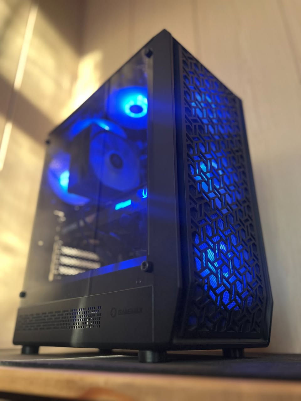GPU: Zotac GeForce RTX 5070 12gb 3 fan
CPU: Ryzen 5 5600X (6 Cores 12 Threads)
MB: Asus TUF b450m pro II 4 slot
RAM: 16gb (2x8) 3200mhz
STORAGE: 512gb m.2 NVMe
CASE: Gamemax Forge AB 6 fan السليمانية, العراق


**إذا كنت صاحب هذا الإعلان وتريد حذفه لأي سبب، رجاءا أرسل رسالة إلى الدعم الفني**