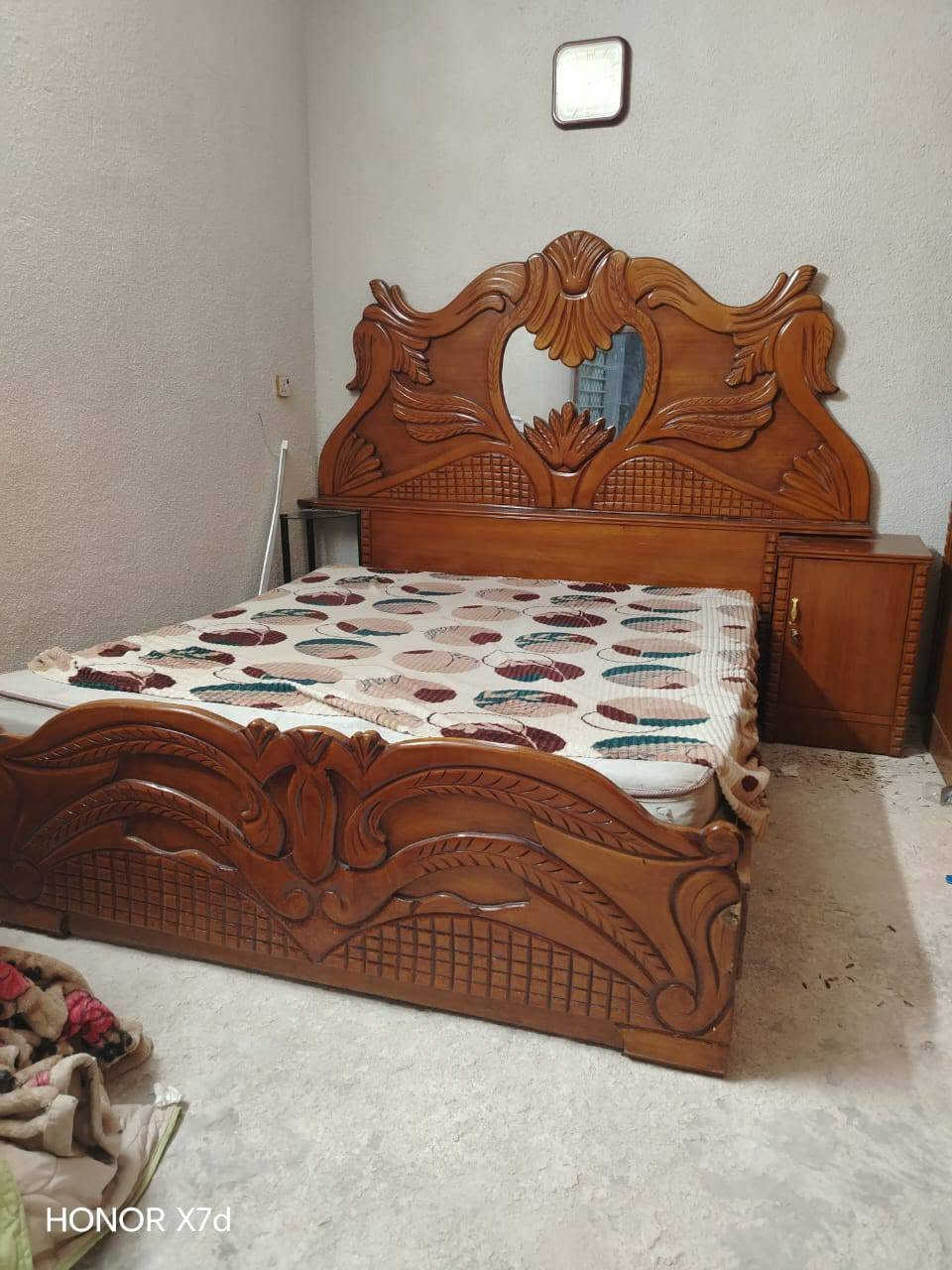 غرفه صاج عراقي ٦ بوب بسعر ٦٠٠وثلاجه ١٠٠ صوميه مع بوفيه مع كنتور بابين بسعر ١٢٥ مبرده ماطورهه جديد بسعر ١٢٥ بيهن مجال مكاني بغداد للاتصال ***********
