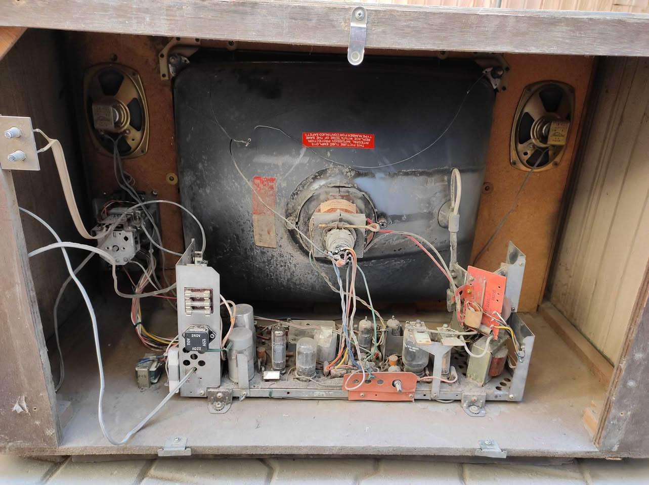 للبيع تلفزيون انتيكه ناشيونال ستينات
للاتصال على ***********
