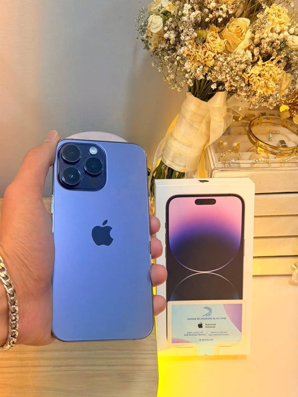 14 برو ماكس ذاكره 256 عربي شرق اوسط ضمان ABM 
جهاز مكفول من كلشي ع فحص وملحقات كامله باكيت وكيبل جديد 
سعره 875 قفل من اخير لان جهاز نضيف ويسوه ***********
