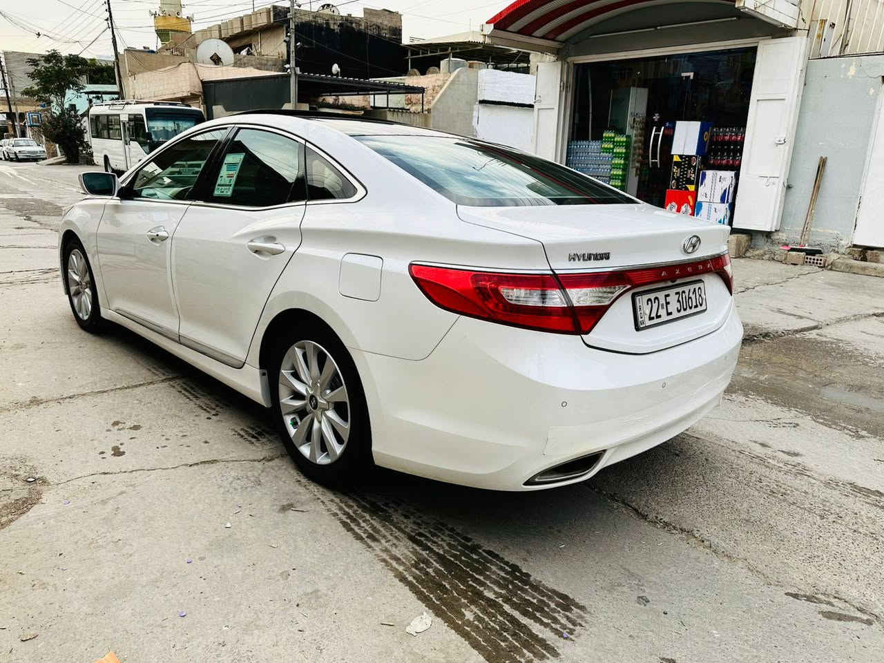 ازيرا 2014 فول خليجي كلين
مواصفات معروف  كشن جلد و هيتر ثلاث بردات خلفي سيارة جديده محرك مامفتوح شرط لا صوت ولا بخار تخم تاير جديد رقم سنويه جديد سيارة جاهز من كلشي سعر 147 و مجال مكان كركوك  *********** كركوك, العراق
