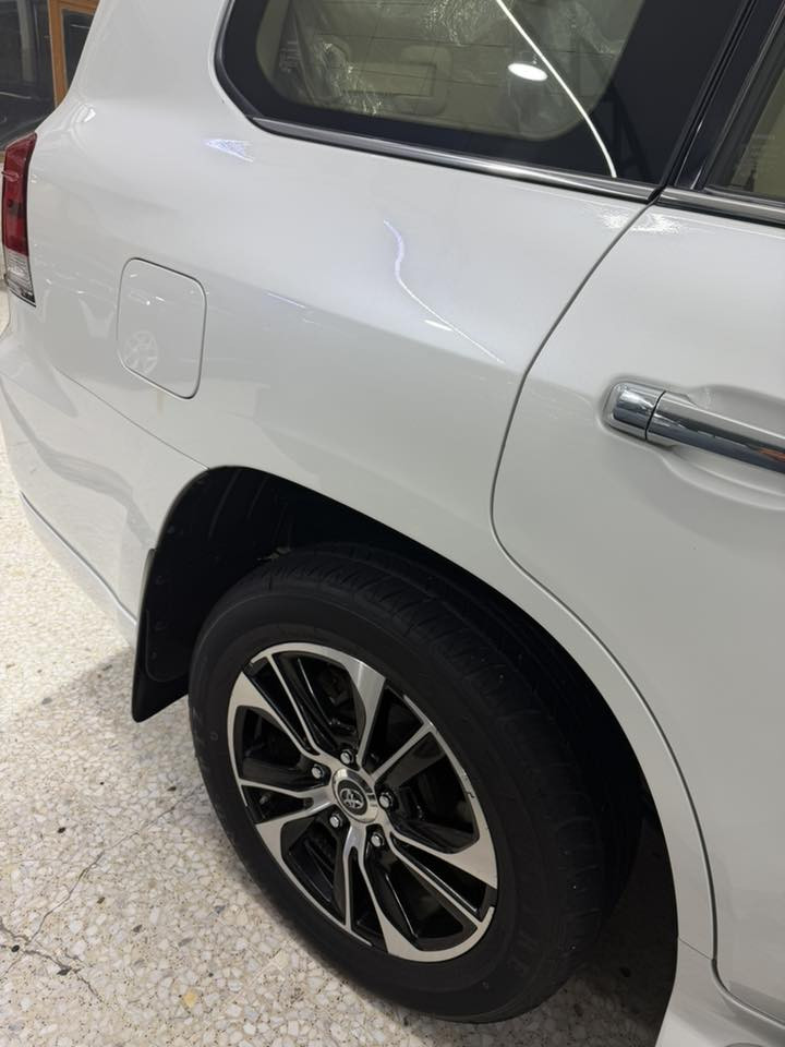 سلام عليكم لاند كروز مديل 2021 فول مواصفات كراند تورنك  كفاله عامه بدون اي ضرر اي نقص مابيها 8 سلندر جديده كلش مكان بصره ***********
