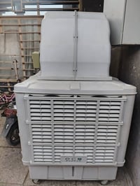 مبردة حجم كبير نضيفة جدا مامستعمليها هواي سعر 550وبيها مجال 0773595275...