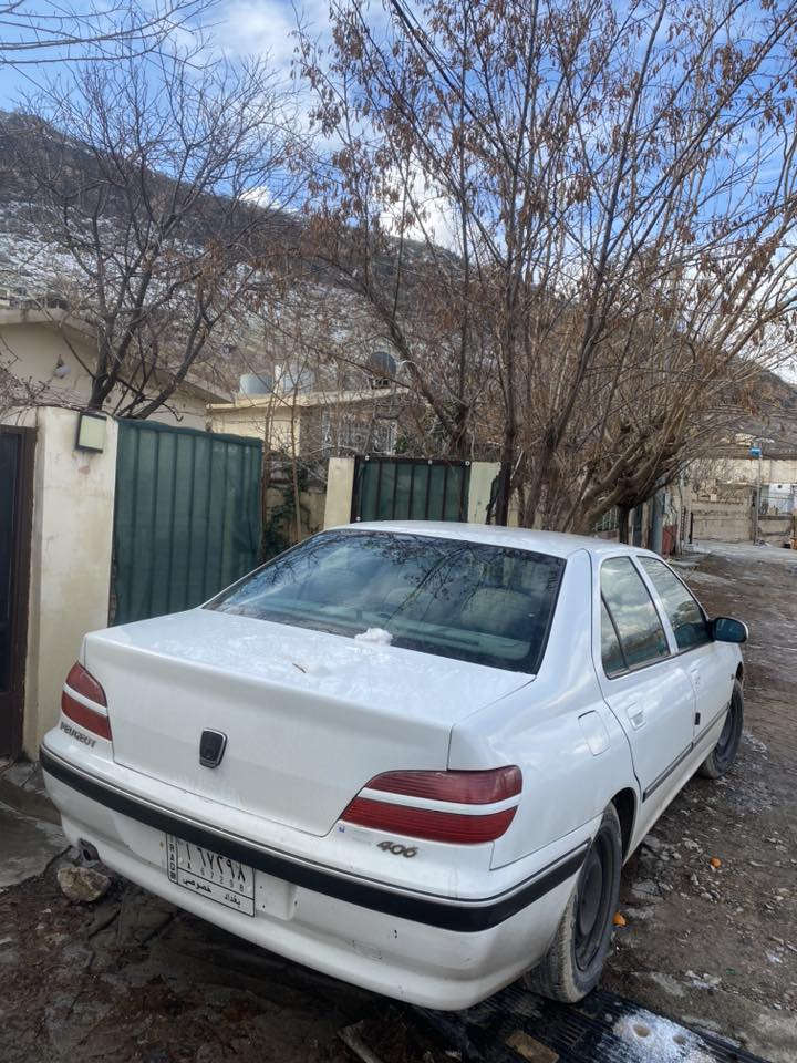 سلام عليكم 406 شركة عامه  بلاديه سياره كلشي شغال بيها مابيهة صبغ نضيفه نقصها مشط ستيرن ماعندي مجال اصلحة محرك وكيرك شرط مكفولات تبريد تايرات جدد  سعر 55 ورقه مكان بغداد زعفرانيه ***********
