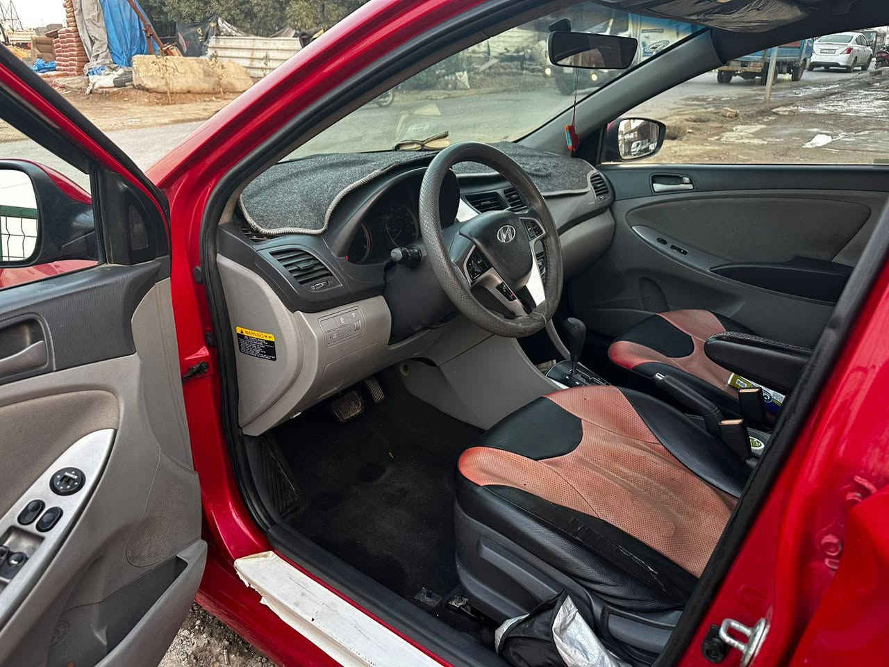 ***********

اكسنت موديل 2015 
وارد امريكي 

ضرر فقط بنيد حادث سطحي 
بدون. دواخل  ليبل واحد 
شاصي لغد مكفول 

كير ومحرك مكفولات حدادية جديده تخم تأير جديد 

السيارة جاهزه من كلشي.  

مكان السيارة بغداد الكرخ
