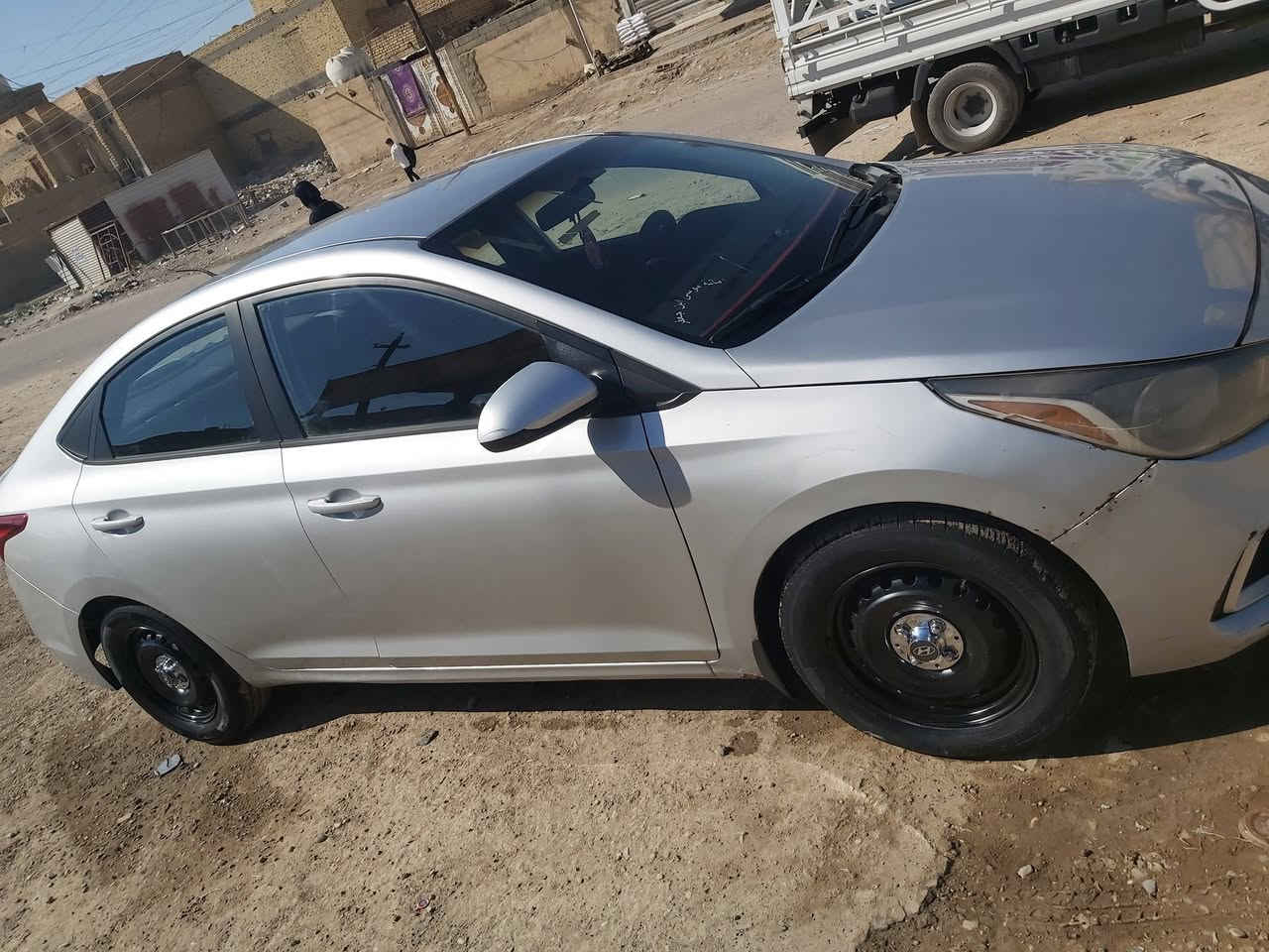 اكسنت موديل ٢٠٢٠ لون سلفري جديدة وارد امريكي فول مواصفات سيارة ناااعمة  (نضام سبورت ...رادار ...كامرة خلفي ...شاشة لمس، نضام ABS
مانع انزلاق ،حساسات،  بك لايت ليد، تخم تايرات استوني شادهن ،باتري جديد
حدادية وصدر جدد ،تبريد ثلج ❄️❄️، ايرباكات سليمه ،كير AT المرغوب( اي قطعه مامفتوحه ليبل واحد سياره)... محرك ١٦٠٠gdiحادثها جاملغ جهة العبري ومبدل  وخشم البنيد فقط ومعمر ( على وضع الشركة ) اي قطعه مامفتوحه ليبل واحد سياره
رقم الهاتف واتس اب ***********
ملاحظة/ ما بيها ولا قطرة معجون
رقم كربلاء  وكاله بأسمي مع ( الباركود) 
مكان السيارة  ذي قار / الشطره 
السعر ١١٠
