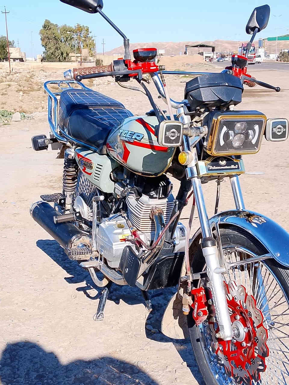 السلام عليكم ماطور للبيع أربعة كير موديل ٢٠٢٤ نضيف جدا ماشيه ٣٠٠٠ كيلو السعر ٧٢٠ وبي مجال كلش بسيط  الهاتف ***********
