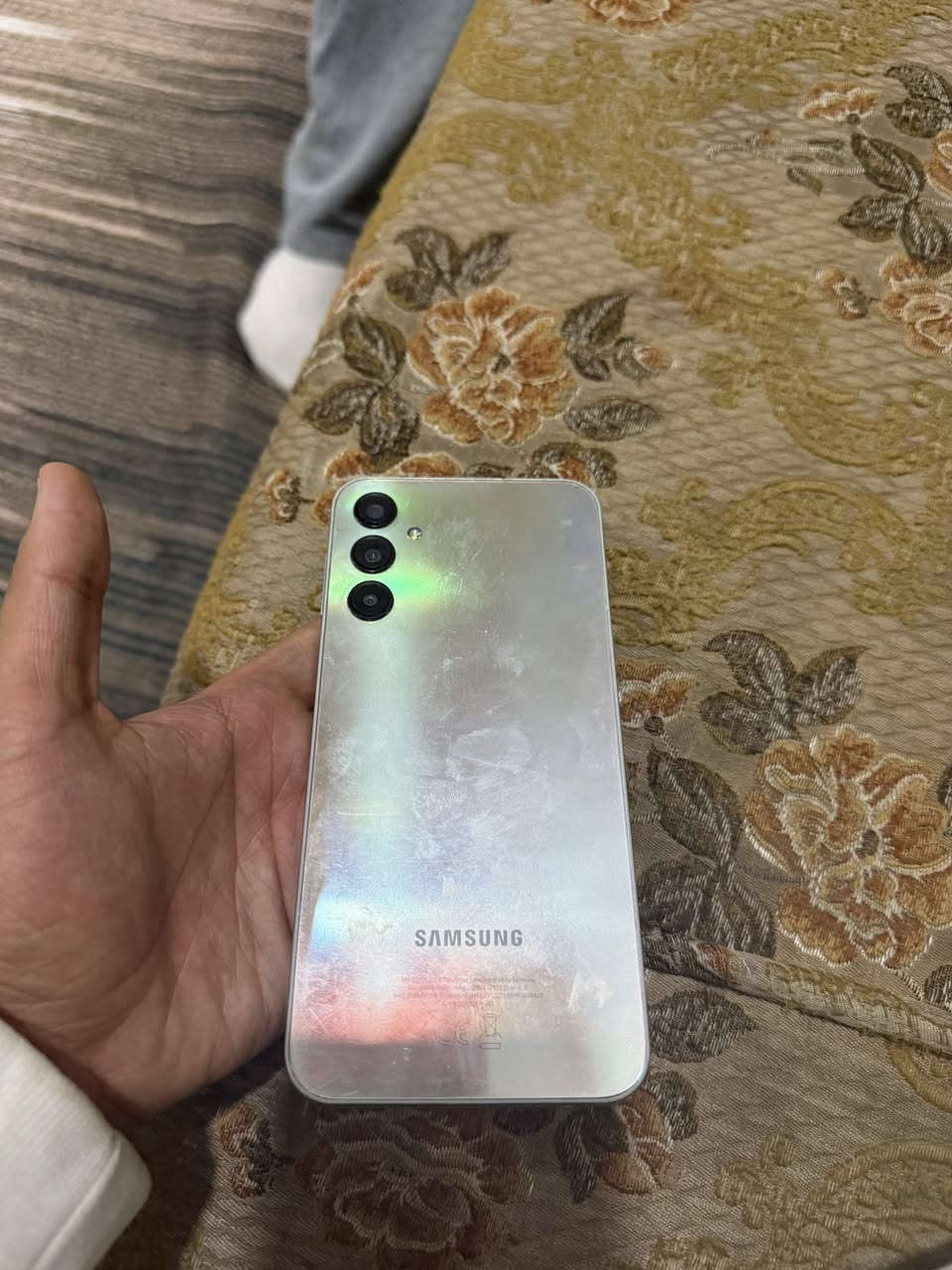 السلام عليكم A24للبيع مكفول ما مفتوح ذاكره 128 كارتونه كامل ويا شاحنه فقط كيبل السعر 200وبي مجال للشرايه العنوان بصره شط العرب الجزيره الفيروزيه رقم الهاتف ***********
