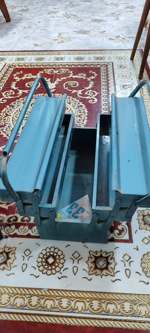 غراض للبيع 
العدة الحديد سعرها ٣٠ 
مكنسة شغاله ع الفحص نقصها خرطوم امبليوم سعرها ٤٥ 
النراكيل ثنينهم ب ٤٠ 
للتواصل واتساب ***********
